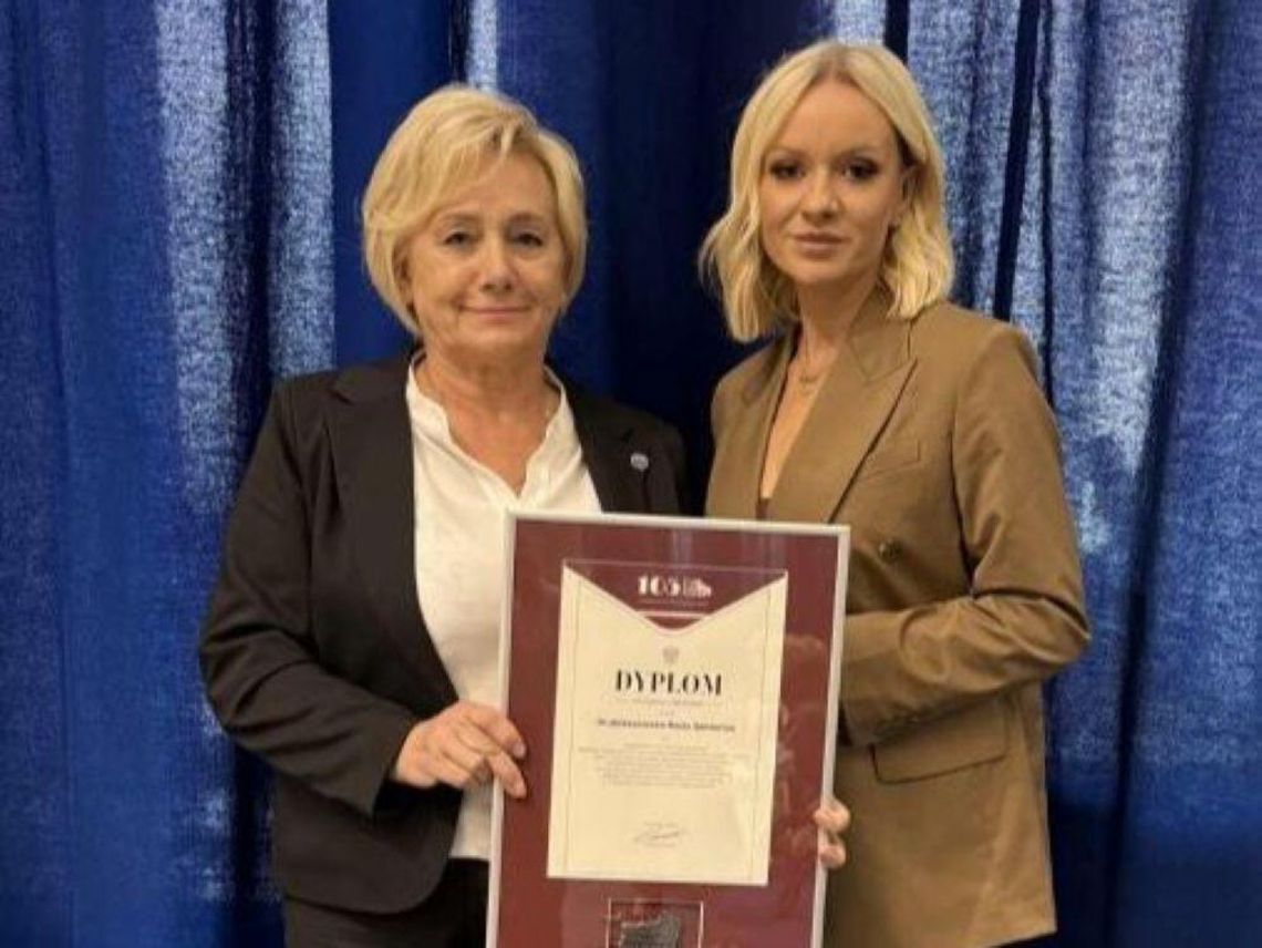 Ten dyplom to uznanie dla seniorów z Hrubieszowa Wojewoda lubelski Krzysztof Komorski podczas I Kongresu Senioralnego uhonorował dyplomem uznania Hrubieszowską Radę Seniorów.