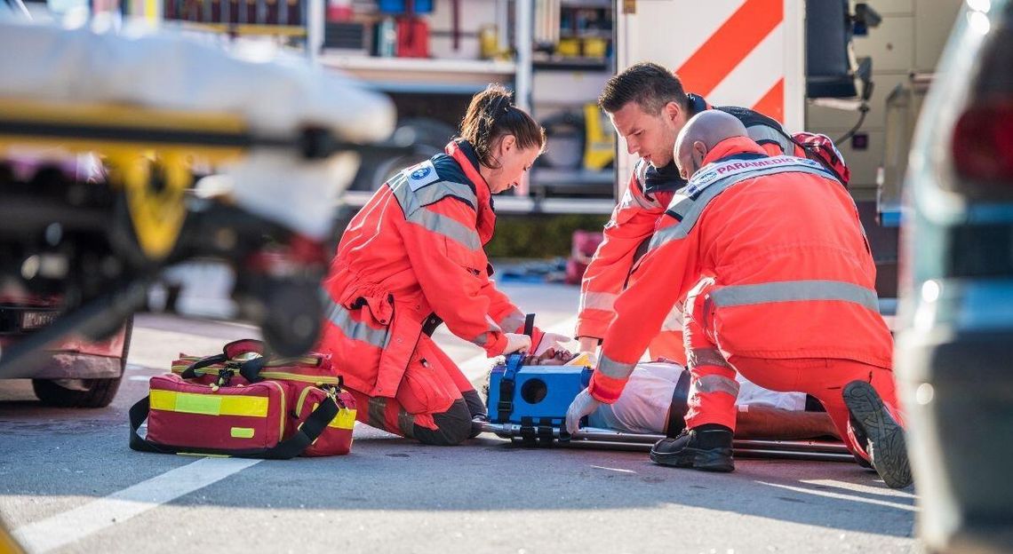 Teraz ataki na medyków będą ostro karane. Nowe przepisy już obowiązują Teraz ataki na medyków będą ostro karane.