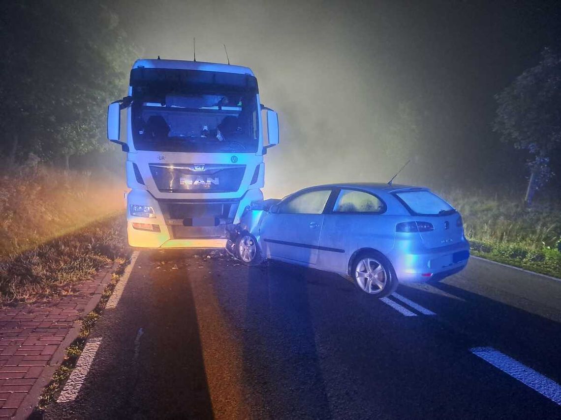 TIR nie mógł uniknąć czołówki z Seatem i pijaną 48-latką za kierownicą TIR nie mógł uniknąć czołówki z Seatem i pijaną 48-latką za kierownicą