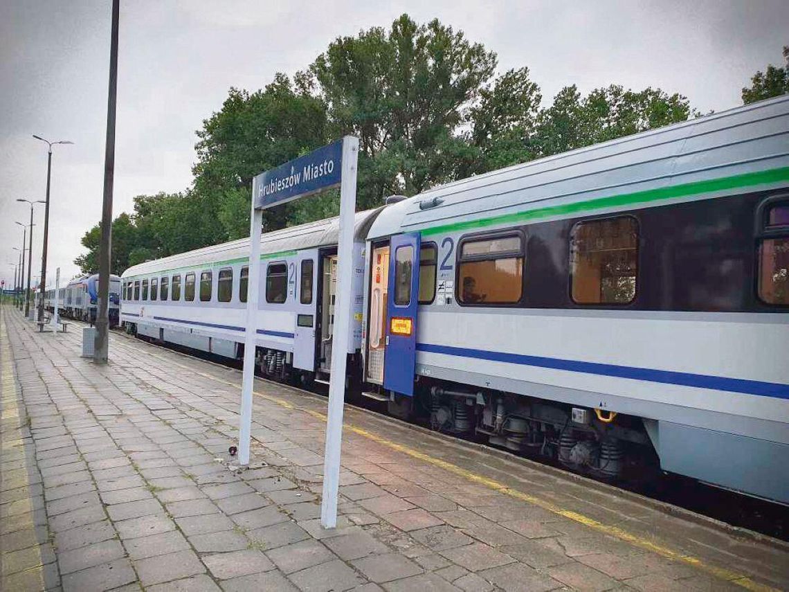 Od czerwca podróżni z Hrubieszowa wybierający się w podróż do Krakowa nie pojadą już w wagonach o standardzie InterCity, a w wagonach, które wycofano z eksploatacji w Holandii, gdzie zdecydowana większość tras kolejowych jest zelektryfikowana.