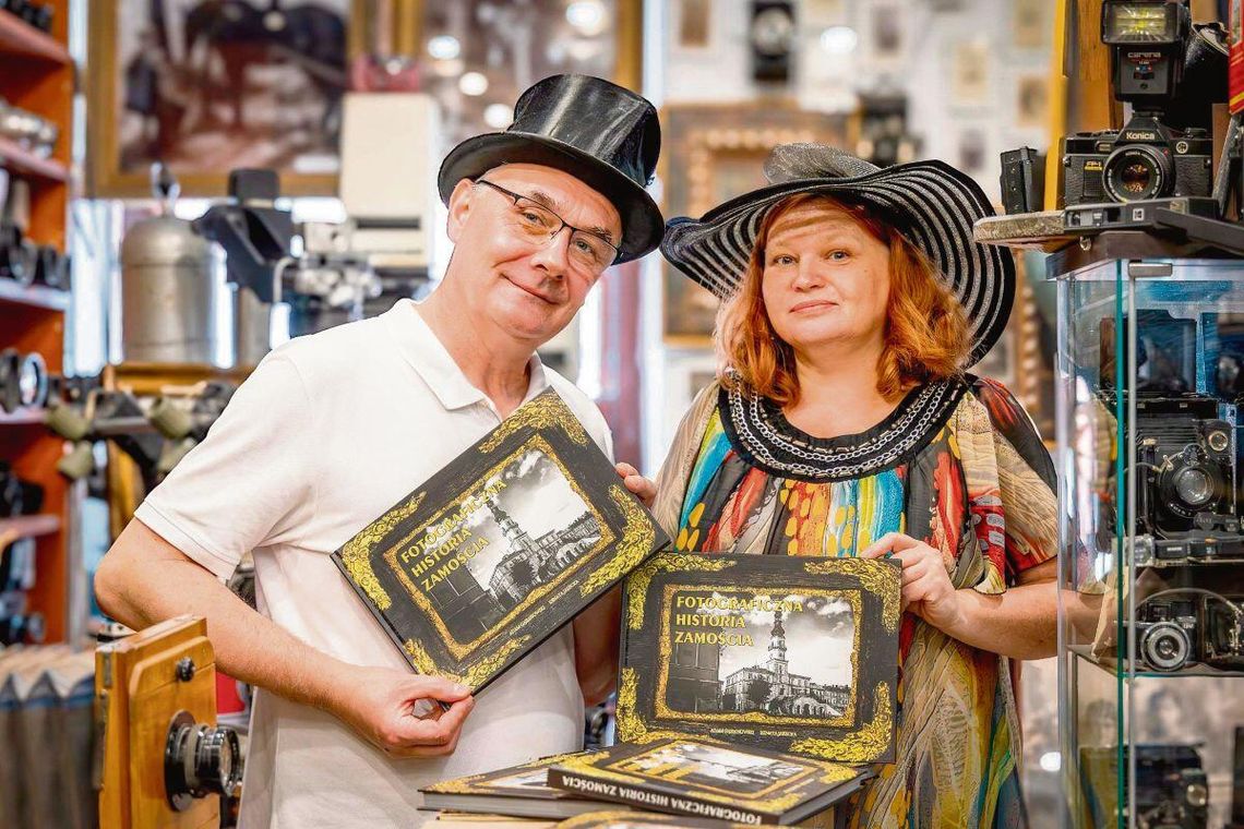 Podczas wydarzenia obędzie się promocja albumu „Fotograficzna historia Zamościa” Adama Gąsianowskiego i Renaty Jareckiej (na zdjęciu). Fot. Waldemar Gąsianowski