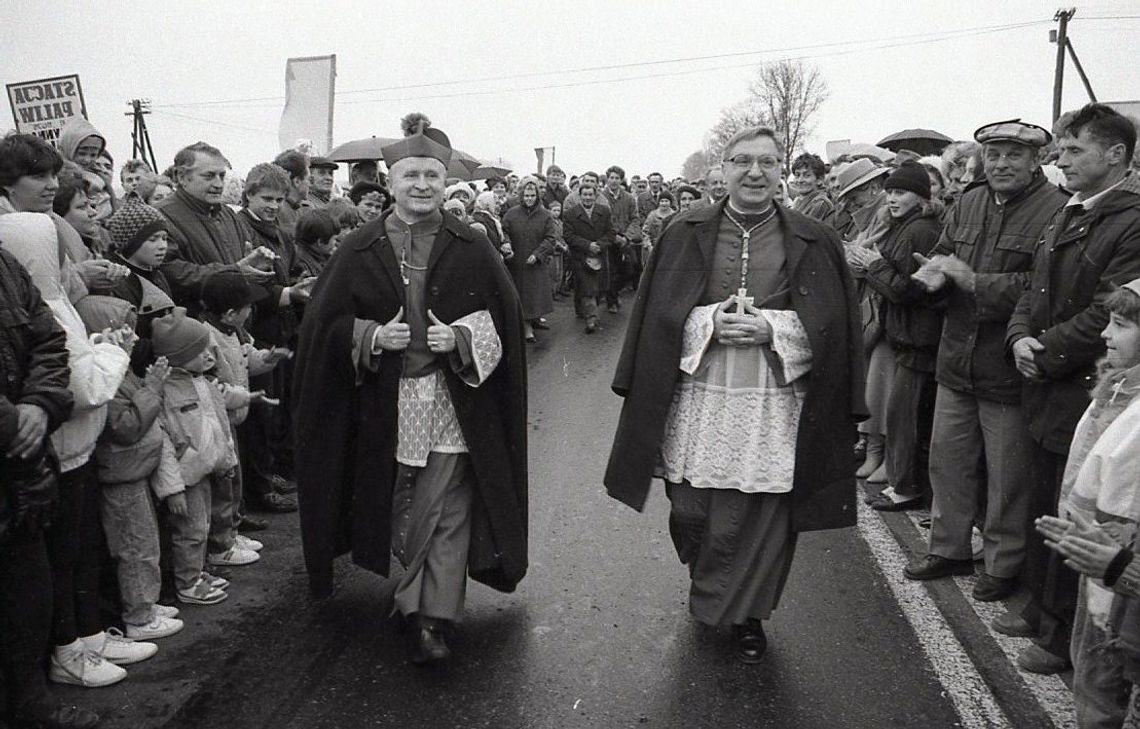 Na granicy diecezji nowego biskupa, pochodzącego z Majdanu Górnego w powiecie tomaszowskim, witały tłumy wiernych.