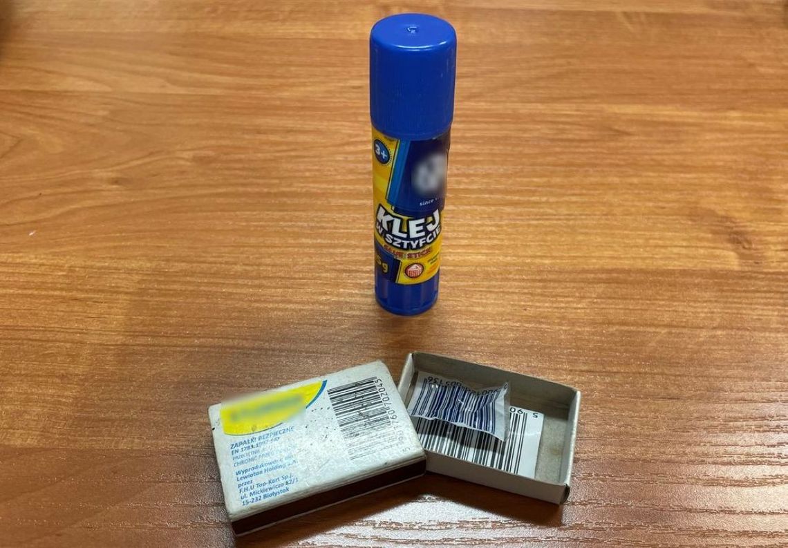 Tomaszowscy policjanci zatrzymali 31-latka, który wpadł po tym, jak w sklepie próbował oszukiwać podczas zakupu towarów.