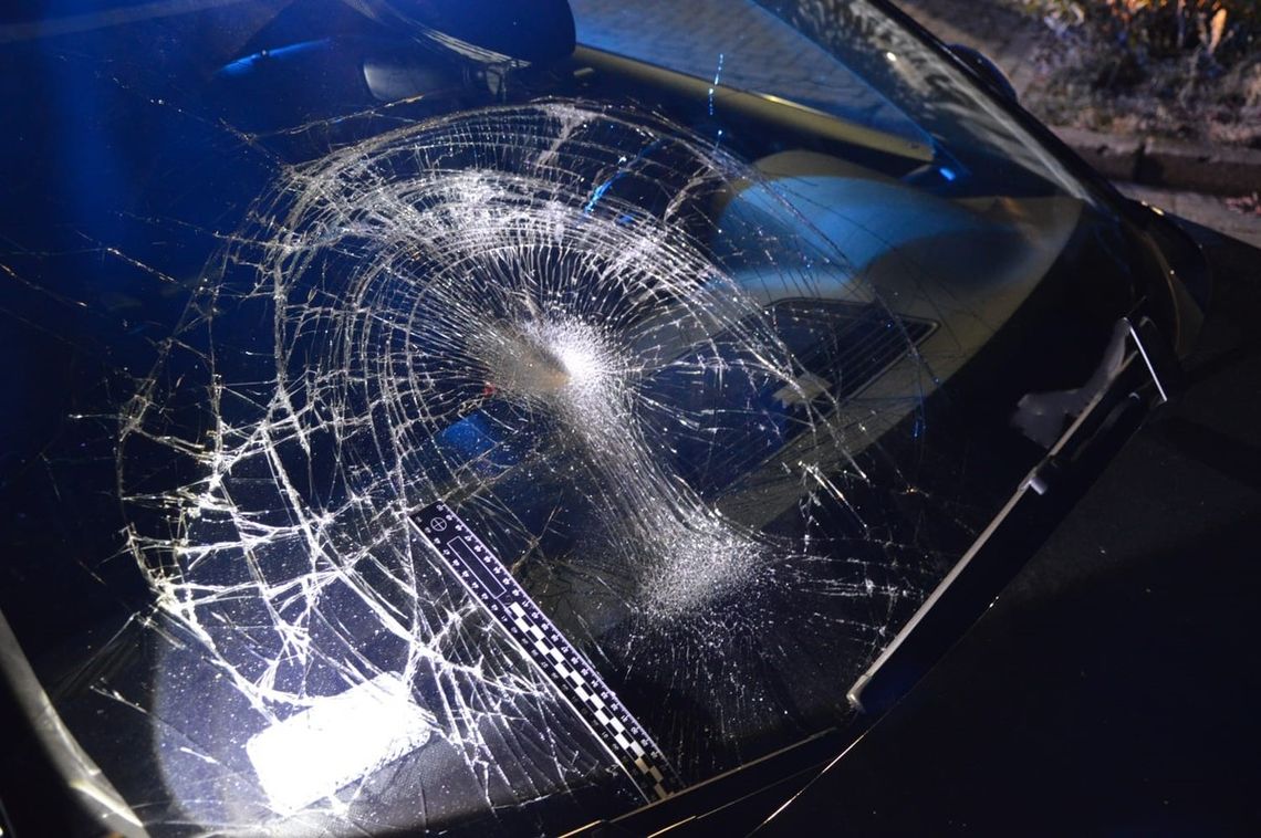 Rowerem kierowała 71-latka z Tomaszowa Lubelskiego, która z obrażeniami ciała została przetransportowany do szpitala.