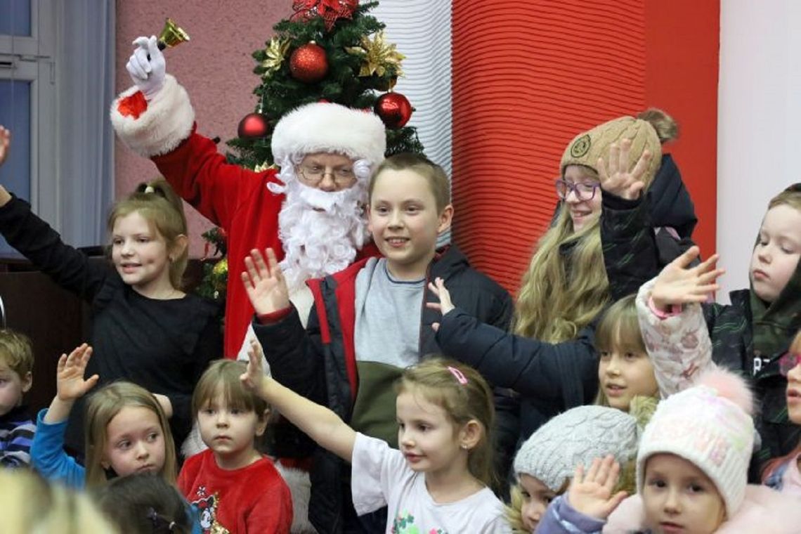 Tomaszów Lub.: Spotkanie noworoczne dla dzieci uchodźców i prezenty od Świętego Mikołaja [ZDJĘCIA]