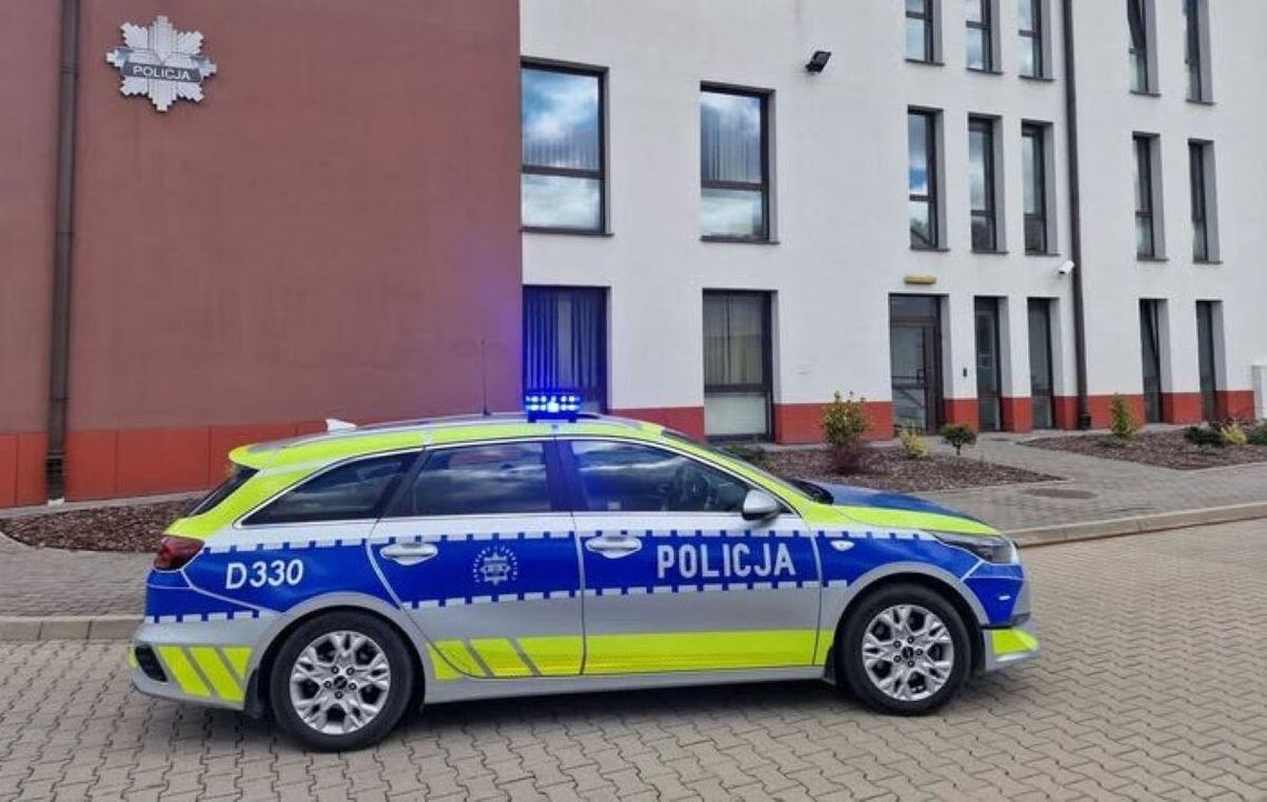 Tomaszów Lubelski: 13-latek groził atakiem na uczniów szkoły! Policja zatrzymała go w domu 13-latek groził atakiem w szkole. Został zatrzymany i doprowadzony na komendę w Tomaszowie Lubelskim.