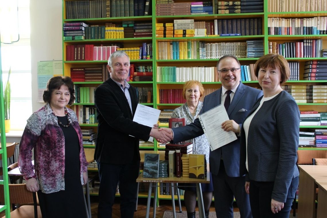 Tomaszów Lubelski: Biblioteka robi prezenty szkołom