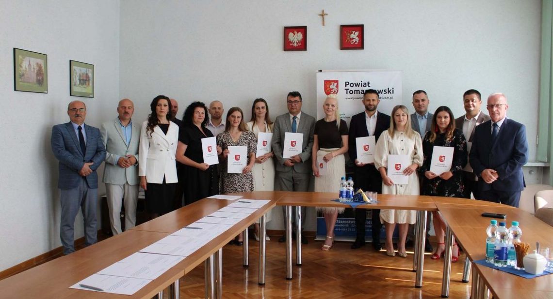 Uroczyste wręczenie aktów nadania stopnia nauczyciela mianowanego odbyło się 28 sierpnia w Starostwie Powiatowym w Tomaszowie Lubelskim.