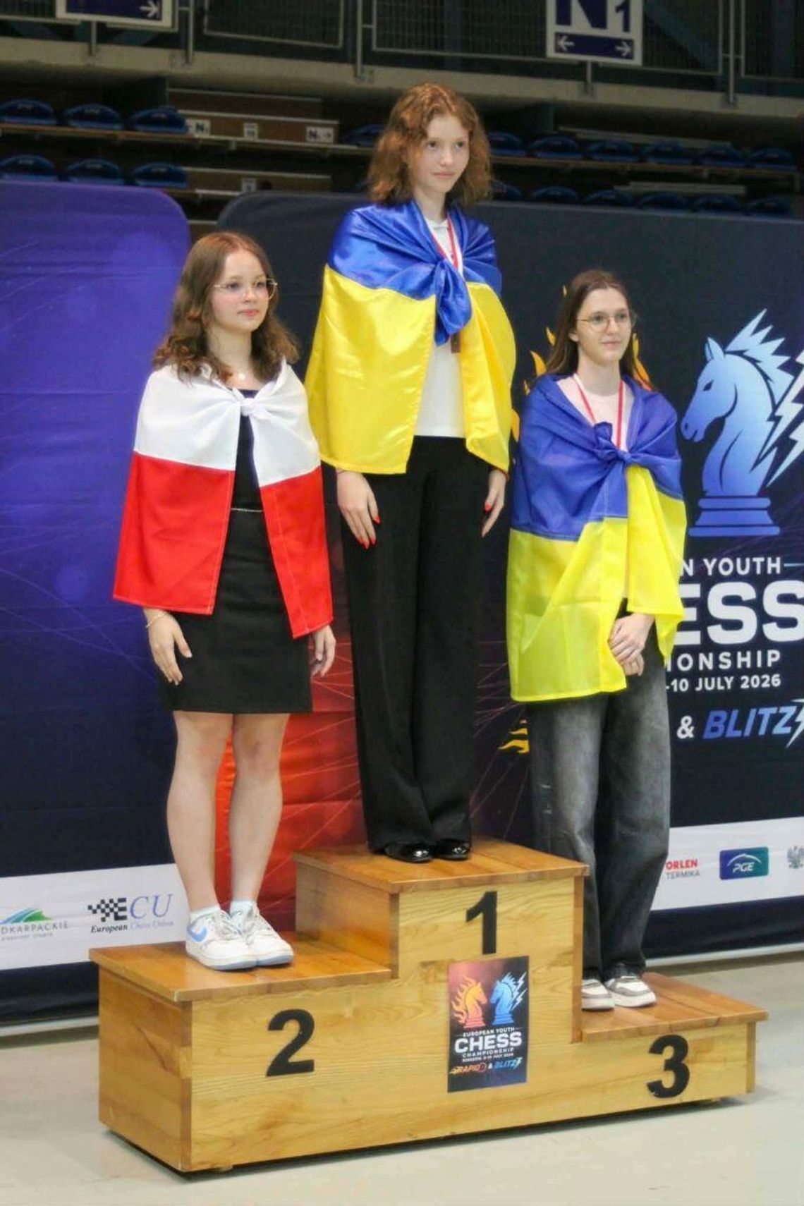 Tomaszów Lubelski: Emilia Sprzęczka wśród najlepszych młodych szachistek Europy Mistrzostwa Europy Juniorów w Szachach Błyskawicznych oraz Mistrzostwa Polski Juniorów w Szachach Szybkich. Emilia znakomicie spisała się w obu turniejach, dwukrotnie stając na drugim stopniu podium w kategorii dziewcząt do lat 18.
