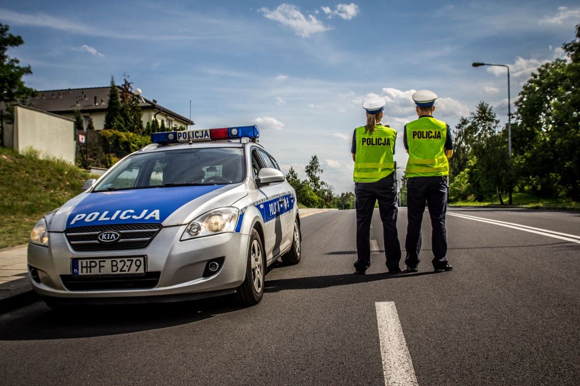Policjanci ruchu drogowego. Zdjęcie ilustracyjne.