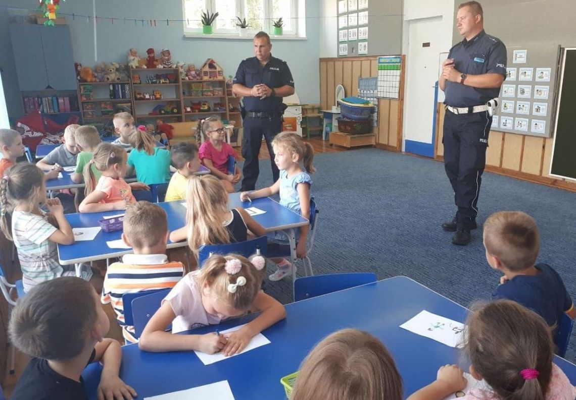 Tomaszów Lubelski: Lekcje bezpieczeństwa. Policjanci odwiedzają szkoły