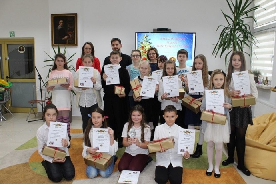 Tomaszów Lubelski: Międzyszkolny Turniej Bożonarodzeniowy w bibliotece. Nagrody dla wszystkich