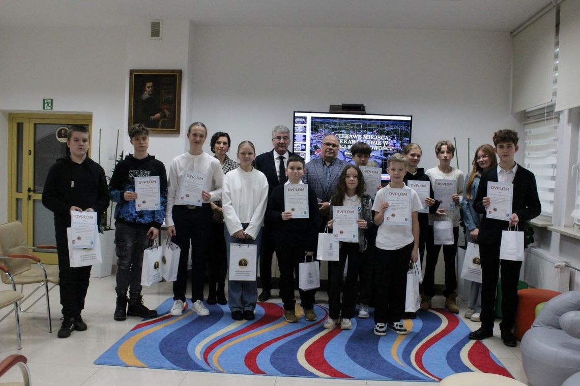 Laureaci XV Powiatowego Konkursu „Multimedialna Opowieść o Mojej Miejscowości”.
