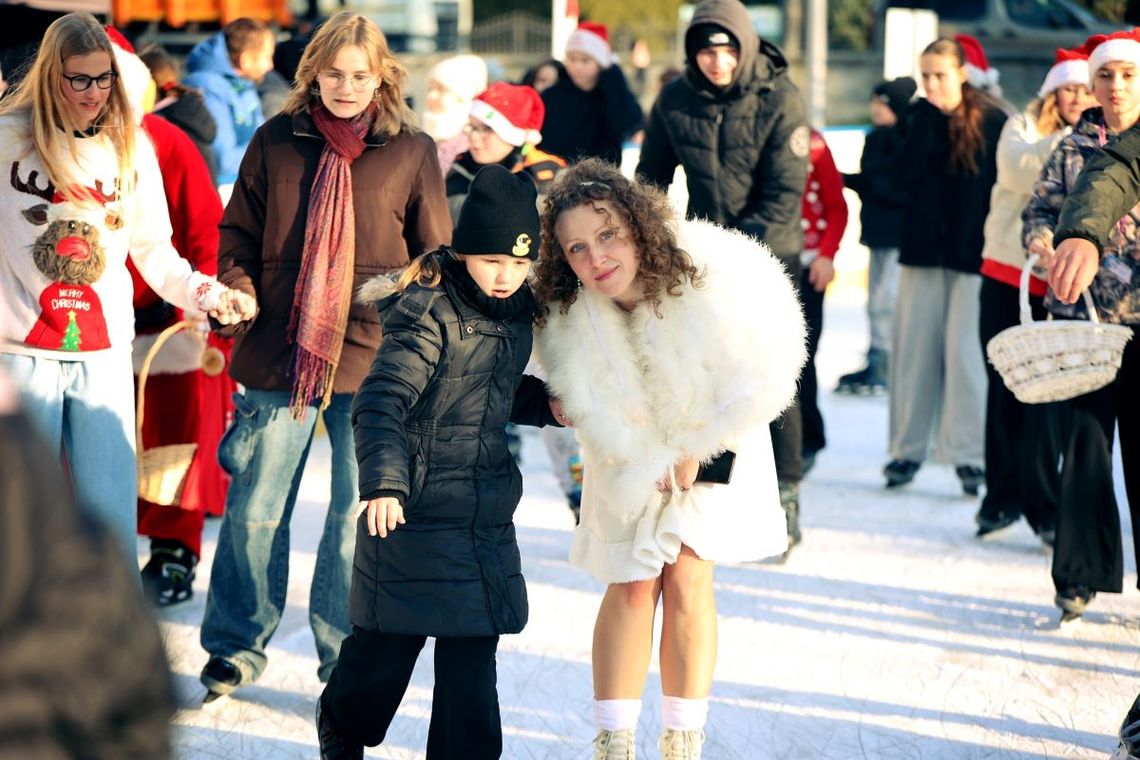 W Tomaszowie Lubelskim 6 grudnia otwarto lodowisko. Zainteresowanie nim jest ogromne, a atmosfera tam najlepsza.