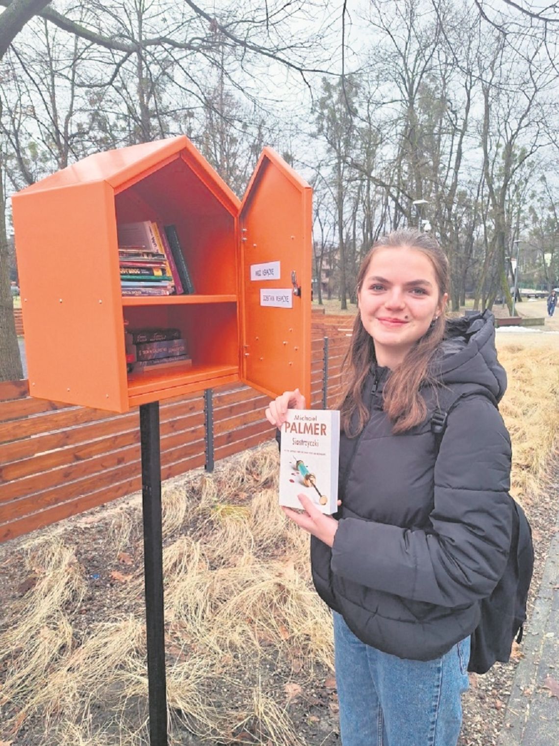 Plenerowe biblioteczki od chwili zamontowania ich na terenie Tomaszowa Lubelskiego cieszą się niesłabnącą popularnością.