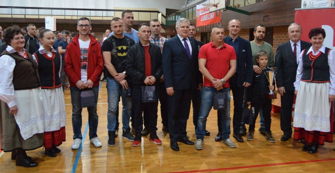 Tomaszów Lubelski: Policjanci wygrali piłkarski turniej "Gramy dla Niepodległej"