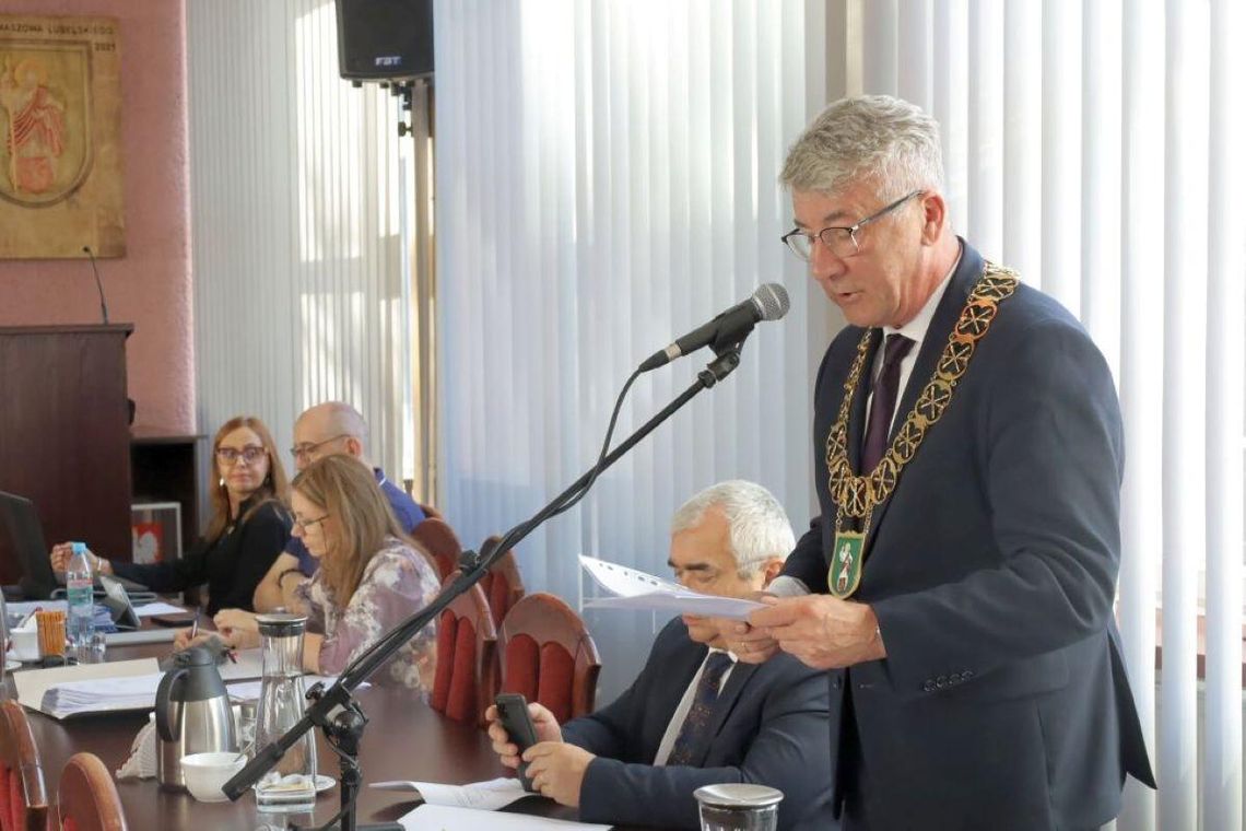 – Wojewoda lubelski swoją decyzją i podpisanymi umowami skierował do naszego miasta kwotę ponad 1 315 000 zł – mówił na ostatniej sesji Rady Miasta burmistrz Tomaszowa Lubelskiego.