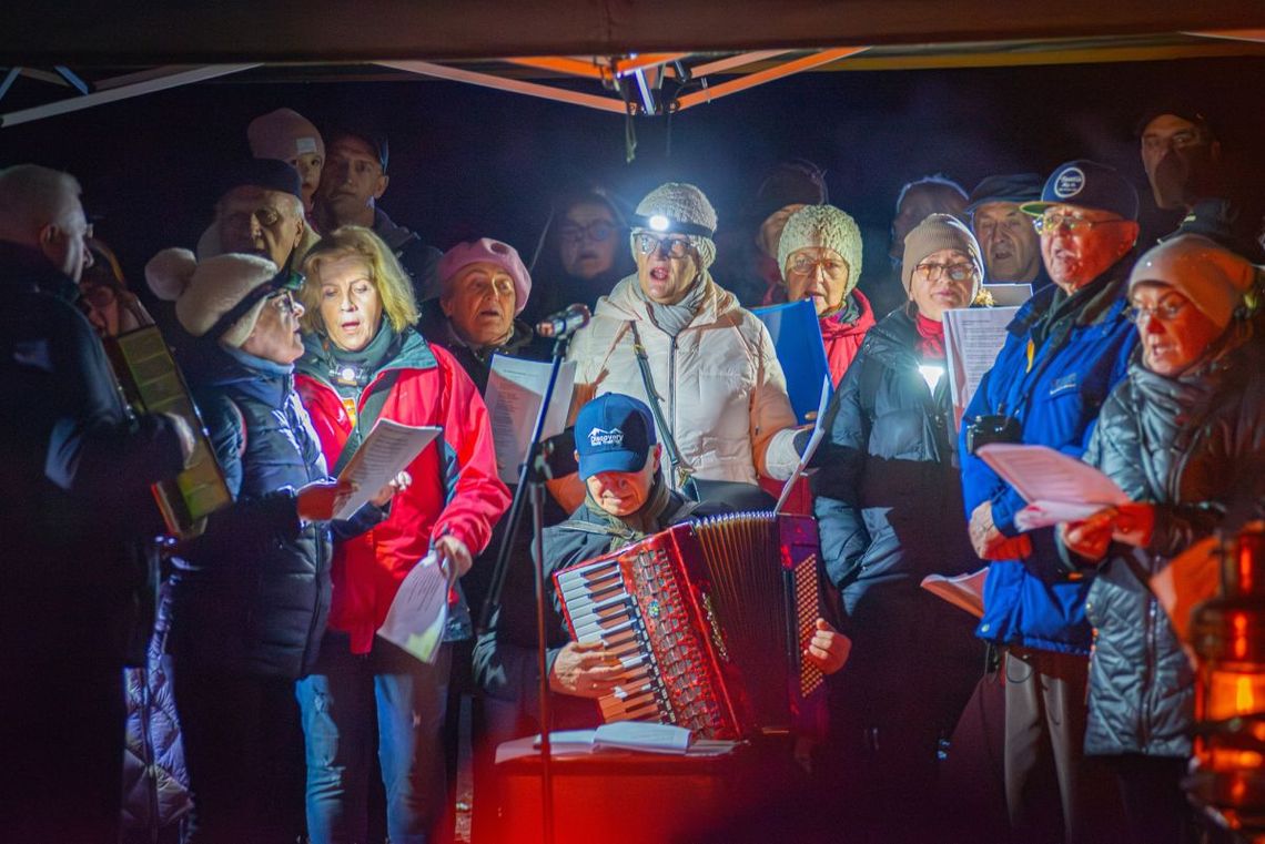 10 listopada w Leśnym Arboretum zapłonął Ogień Niepodległości. Mieszkańcy Tomaszowa Lubelskiego śpiewali przy nim patriotyczne pieśni.