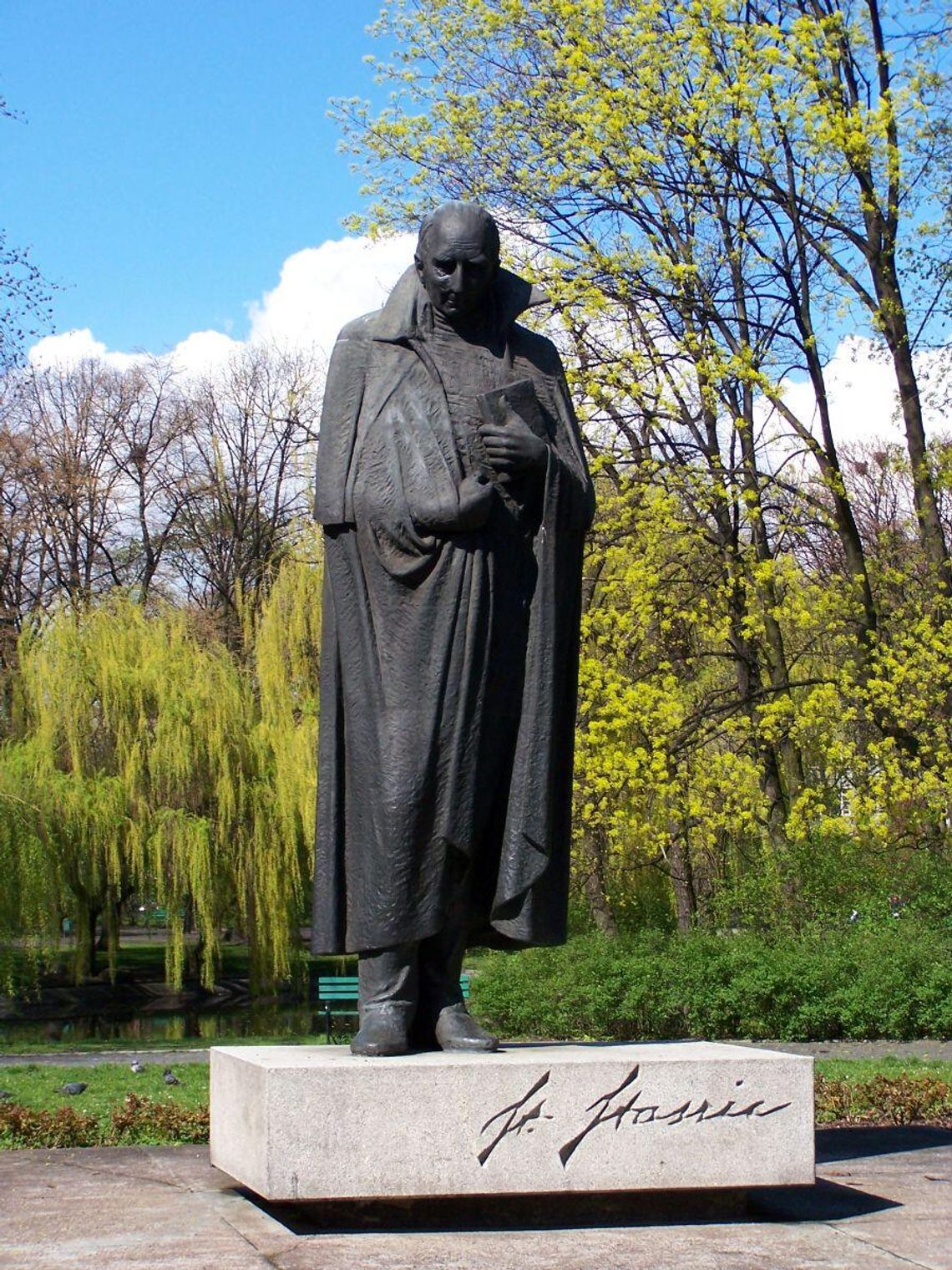 Pomnik Stanisława Staszica w parku jego imienia w Łodzi.