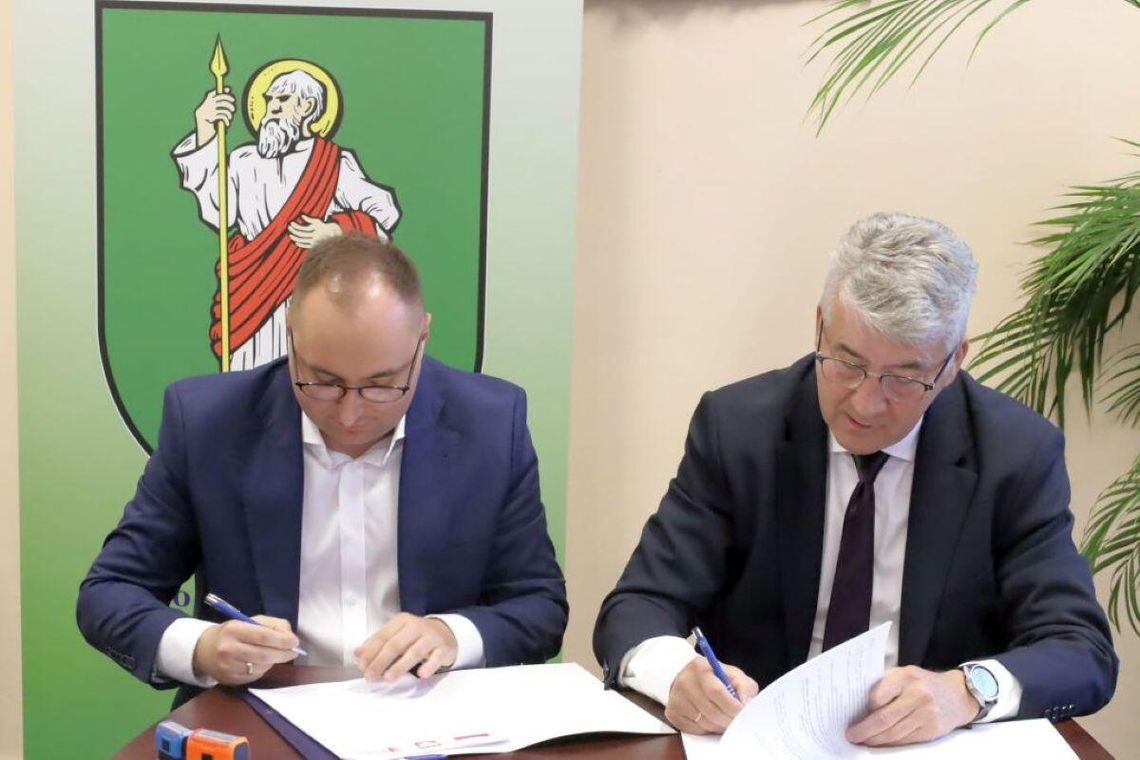 Tomaszów Lubelski: Ulice do modernizacji. Do grudnia mają być gotowe 26 września burmistrz Wojciech Żukowski podpisał umowę na modernizację dróg publicznych na terenie miasta Tomaszów Lubelski.