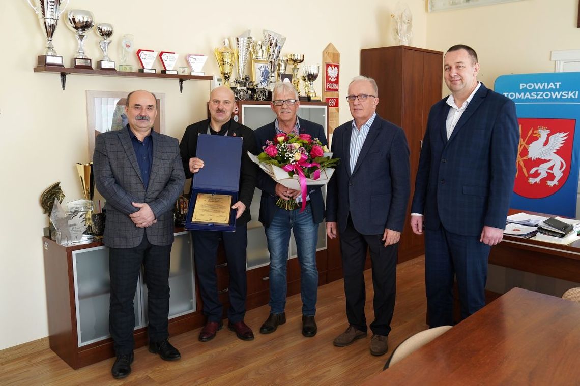 Na zasłużoną emeryturę odszedł Jerzy Olesiewicz, wieloletni pracownik Starostwa Powiatowego w Tomaszowie Lubelskim.