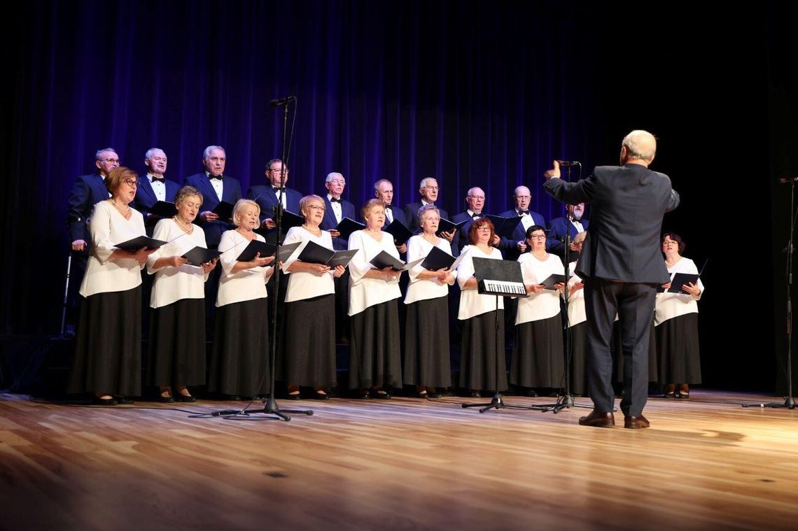 23 sierpnia chór „Tomaszowiacy” będzie obchodził 40-lecie swojej działalności, a jego dyrygent – Marian Gumiela – uczci równocześnie 55-lecie pracy artystycznej.