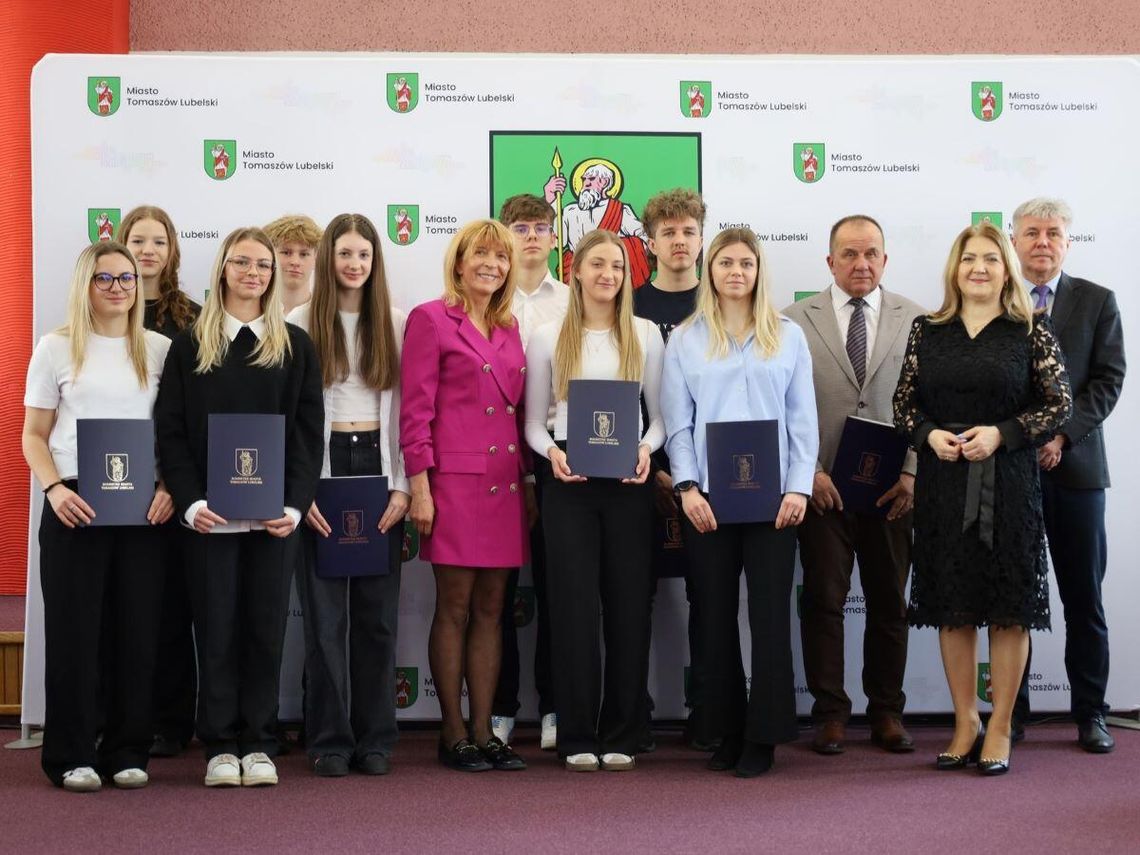 Sportowa elita Tomaszowa Lubelskiego otrzymała stypendia Burmistrza Miasta.