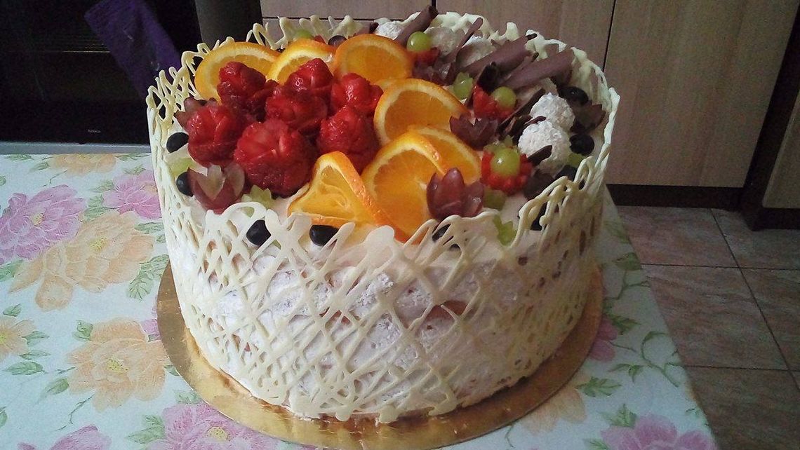 Tort śmietankowy z owocami, przepis Karoliny Sidor z Hubinka