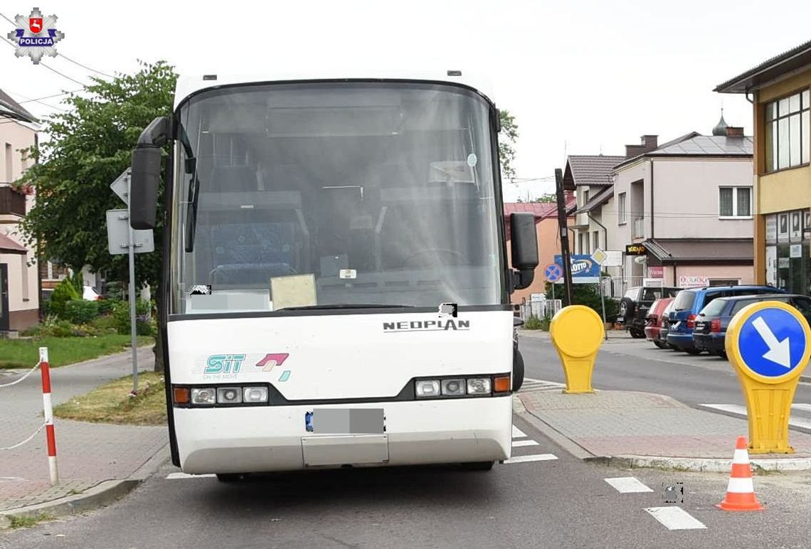 Tragedia w Tarnogrodzie. Autobus potrącił 74-latkę. Kobieta zmarła