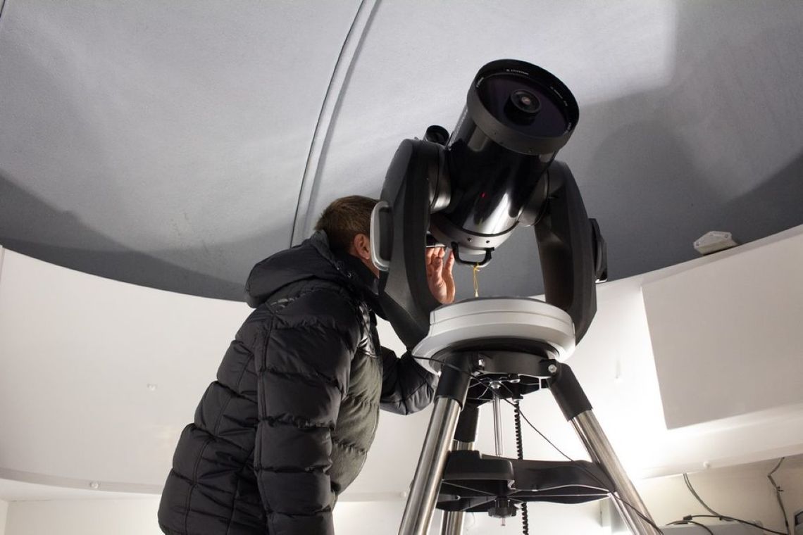 Trzeszczany: Marnuje się miejsce z potencjałem. Miały tu przyjeżdżać wycieczki..., ale obserwatorium jest zamknięte W Obserwatorium astronomicznym w Trzeszczanach są dwa teleskopy, jeden do obserwacji nocnych, a drugi tzw. słoneczny – umożliwiający obserwację w ciągu dnia.