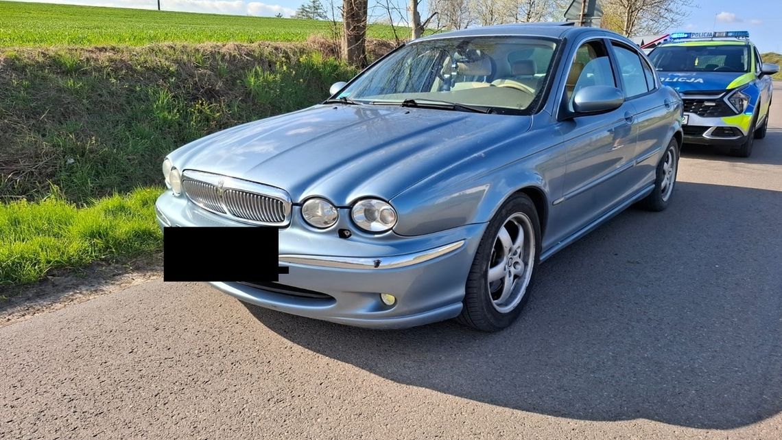 61-latkowi z gminy Trzeszczany za jazdę Jaguarem w stanie nietrzeźwości, złamanie sądowego zakazu oraz niezatrzymanie się do kontroli grozi surowa kara więzienia.