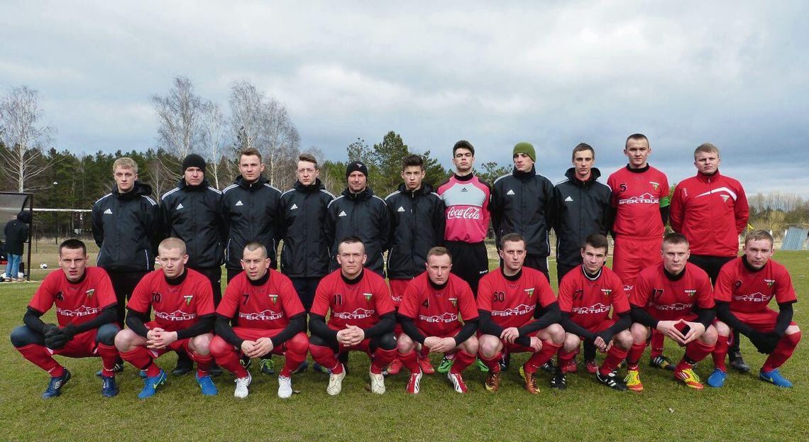 Pogoń 96 Łaszczówka przed zremisowanym 2:2 meczem z Igrosem Krasnobród w niedzielę, 22 marca 2015 r. na boisku w Krasnobrodzie.