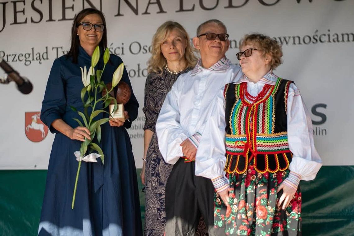 W imieniu mieszkańców i samorządu wójt Monika Podolak odebrała Kulę Doskonałości – jedno z najważniejszych wyróżnień przyznawanych przez PSONI za szczególne zasługi w realizacji celów organizacji.