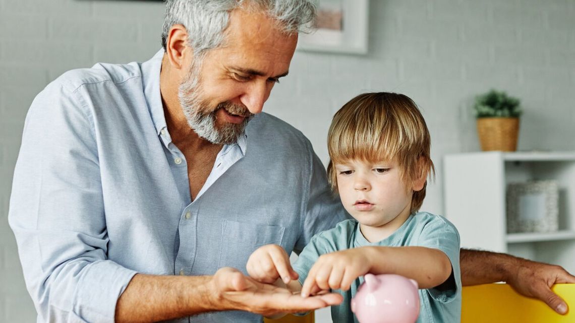 Trzynastki na prima aprilis. Przed świętami trafią do ponad 2 milionów osób Trzynaste emerytury to dodatkowe pieniądze, które emeryci i renciści dostają co roku w kwietniu.