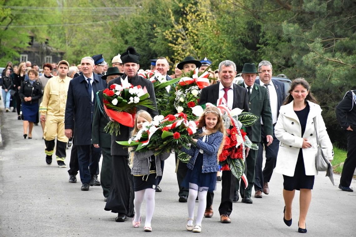 Przy pomniku poświęconym Stanisławowi Staszicowi w Jarosławcu delegacje złożyły wieńce i kwiaty.