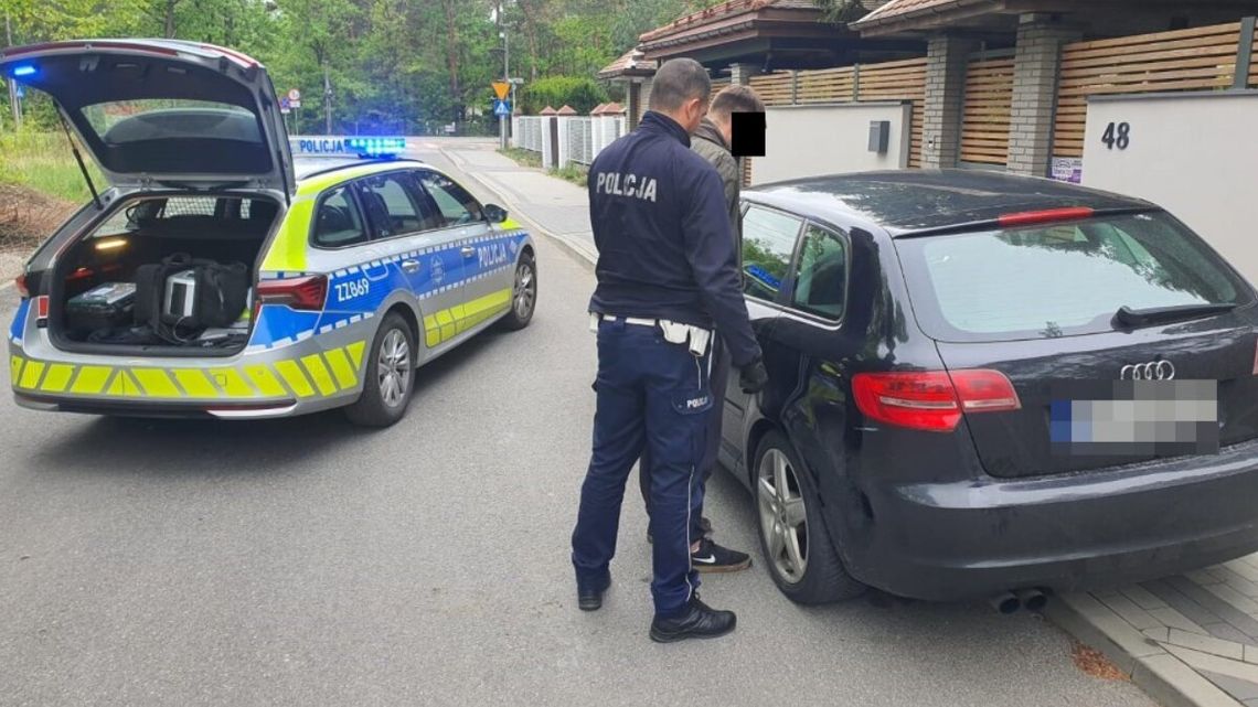 Policjanci go ścigali, bo przed nimi uciekał, łamiąc wszelkie przepisy. Miał powód: myślał, że w jego organizmie wciąż jest alkohol. Alkomat tego nie potwierdził, ale…