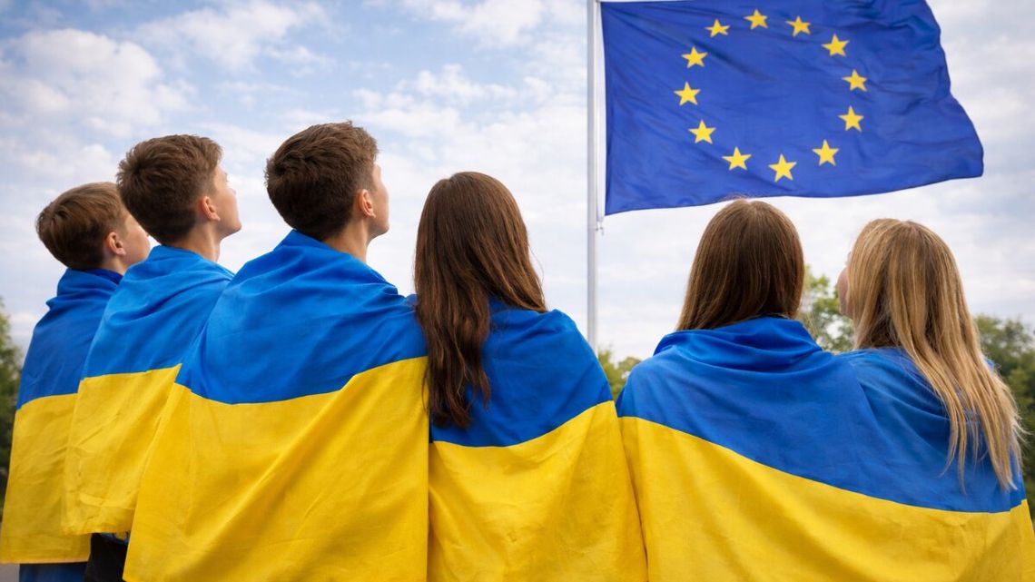Ukraina w Unii Europejskiej. Polacy są na tak pod jednym warunkiem Większość Polaków chce Ukrainy w Unii Europejskiej. Jedni bez żadnych warników, inni pod pewnymi warunkami.