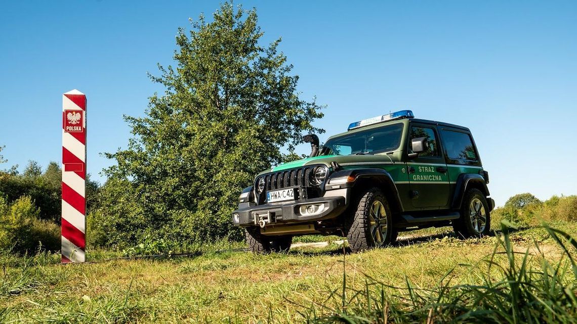 Ukraińcy wydaleni z Polski. Mają zakaz na 5 lat Dwóch Ukraińców zostało przetransportowanych na granicę z Ukrainą i przekazanych tamtejszym służbom granicznym. Organizowali przerzuty migrantów.