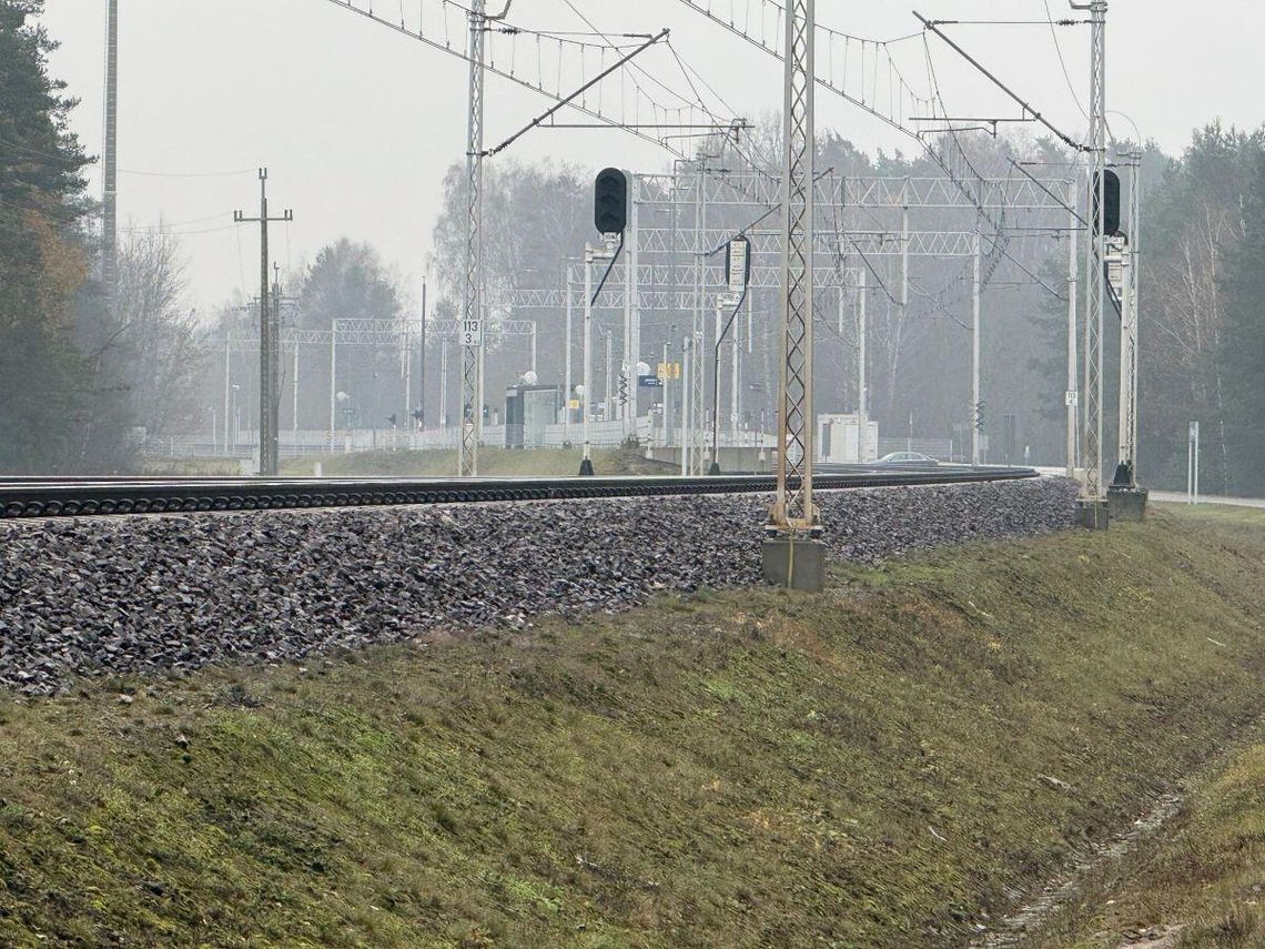 16 listopada 2025. W jednym z wagonów osobowego pociągu relacji Świnoujście-Rzeszów doszło do wybicia szyb - najprawdopodobniej przez uszkodzoną linię trakcji. To kolejny akt dywersji?