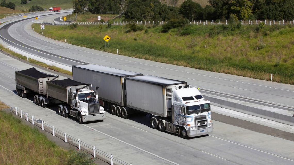Uwaga kierowcy, niebawem będzie jeszcze więcej kar Za duża prędkość i jazda pod wpływem – to wciąż jedne z najczęstszych przyczyn wypadków. MSWiA ma pomysł, co z tym zrobić.