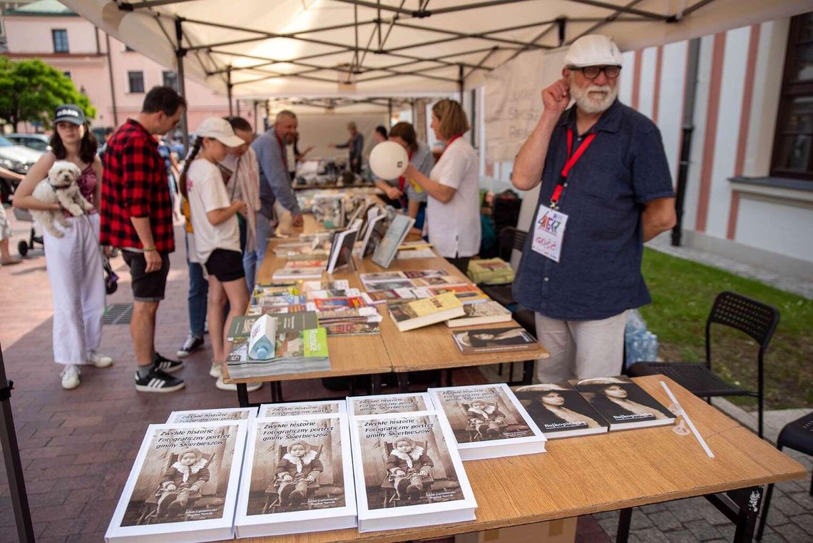 V Giełda Książki Regionalnej w Zamościu. Spotkania z autorami, regionalne publikacje i muzyka na żywo V Giełda Książki Regionalnej w Zamościu. Spotkania z autorami, regionalne publikacje i muzyka na żywo