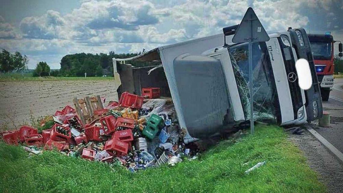 W wyniku kolizji w Alojzowie straty wyniosły ponad 200 tys. zł, a kierowca ciężarówki został ukarany mandatem w wysokości 1,1 tys zł oraz 10 punktami karnymi.