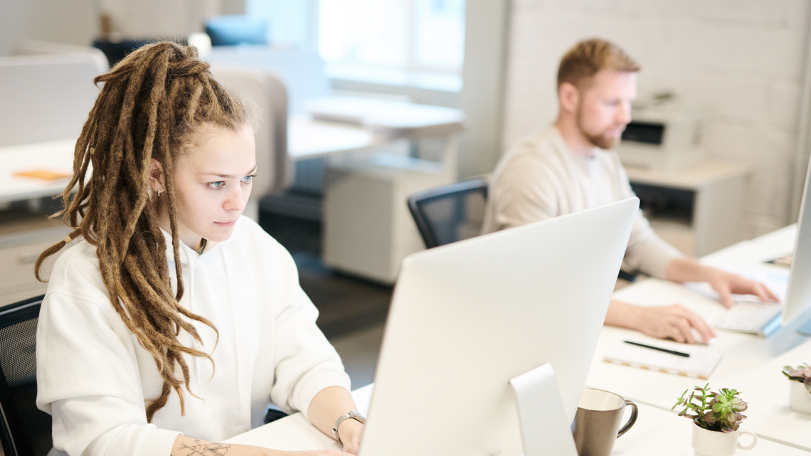 W budżetówce płacą więcej niż w firmach prywatnych. Tyle zarabiają Polacy Ile zarabiają Polacy? Dużo mniej niż wynosi tzw. średnia krajowa.