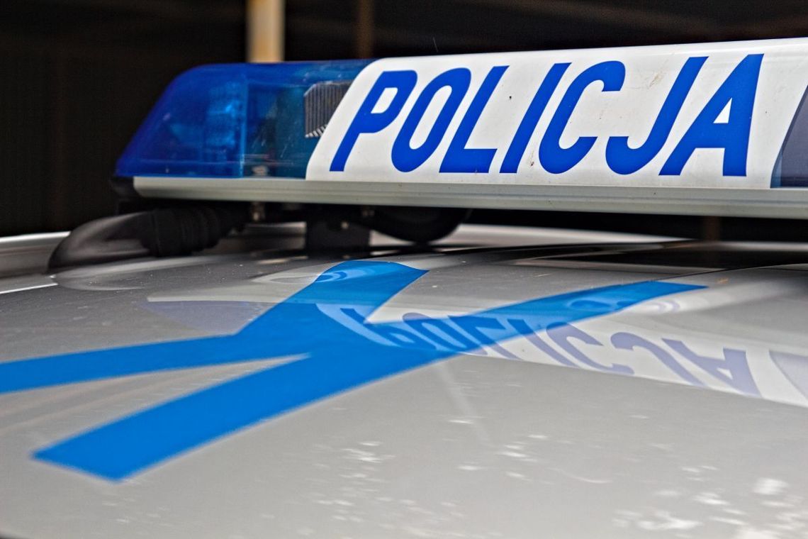 Zwłoki kobiety znaleziono wiszące na poręczy schodów budynku Niepublicznego Ośrodka Zdrowia w Werbkowicach.