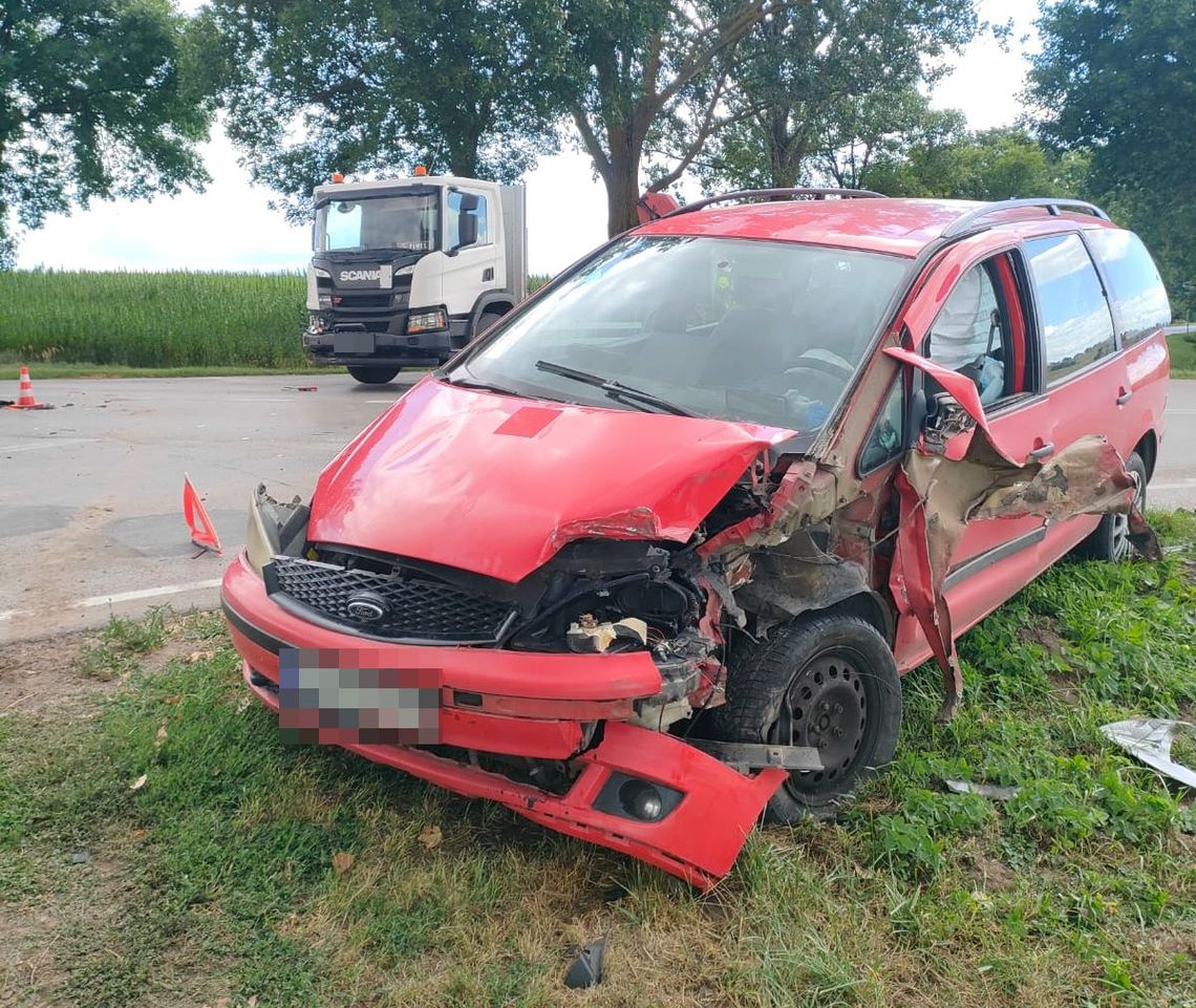 W Hubinku ciężarówka zderzyła się z fordem, dwie pasażerki w szpitalu W Hubinku ciężarówka zderzyła się z fordem, dwie pasażerki w szpitalu