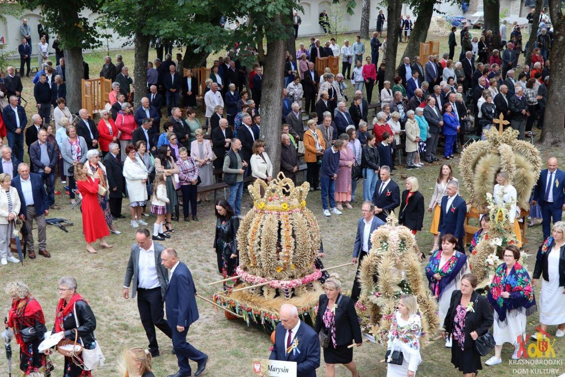 Dożynki zgromadziły 37 delegacji z wieńcami dożynkowymi. Fot. KDK