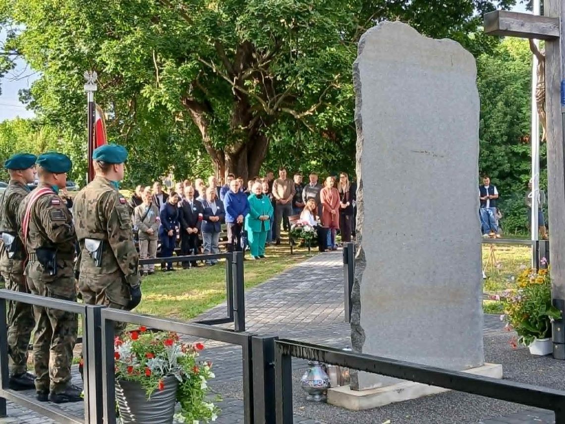 W Oszczowie i na Zamojszczyźnie uczczono ofiary "krwawej niedzieli" Uroczystości w Oszczowie. Fot. Leszek Wójtowicz