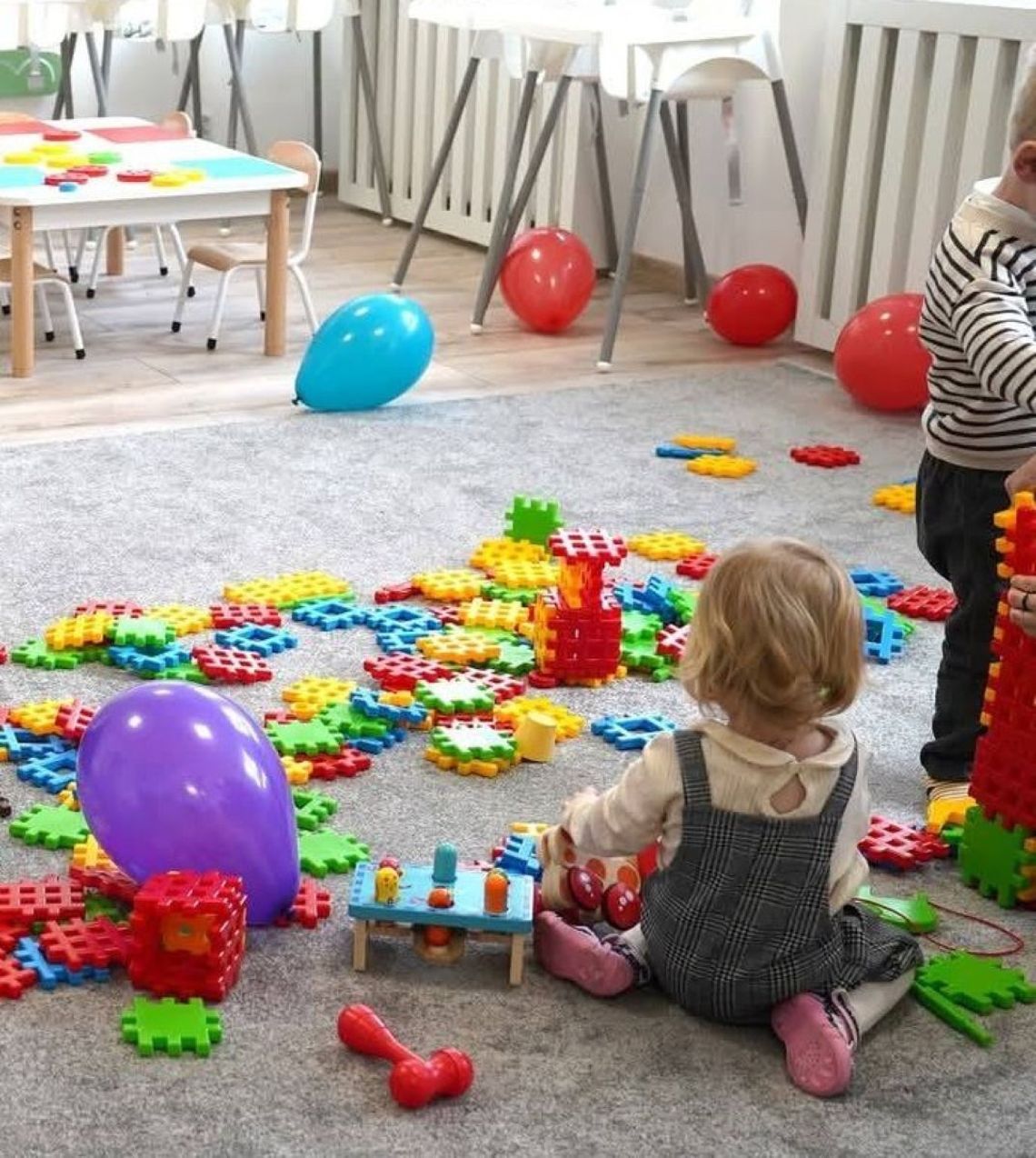 Może i dzietność w powiecie tomaszowskim jest niska, ale za to polepszają się warunki dla rozwoju dzieci i powstają nowe udogodnienia dla rodziców. Od września nowy żłobek w Grodysławicach (gm. Rachanie) będzie miał już komplet maluszków. Fot. Gminny Klub Dziecięcy w Grodysławicach/Fb