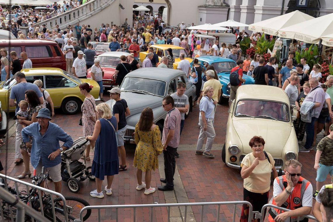 Wydarzenie, które przyciąga miłośników starej motoryzacji z całej Polski, odbędzie się na terenie Roztoczańskiego Muzeum PRL przy ul. Weteranów oraz na Rynku Wielkim w Zamościu.