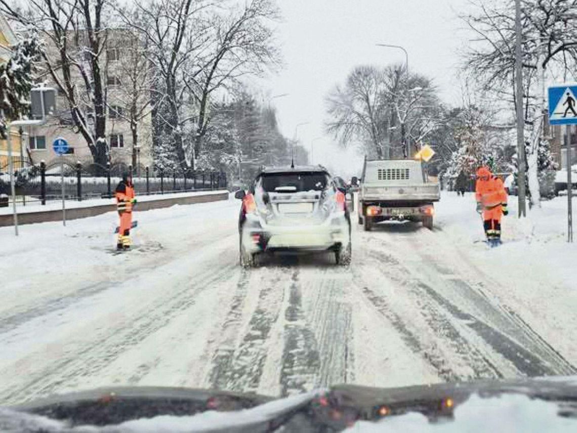 Miejskie służby w Zamościu mają do odśnieżenia 154 kilometry dróg i 100 kilometrów chodników.